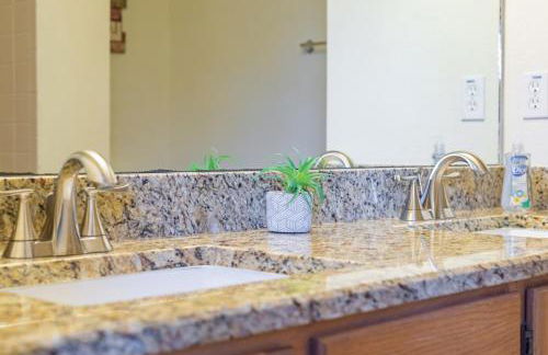 Luxury 5BR House with Pool by SeaWorld & Lackland - Foto 30