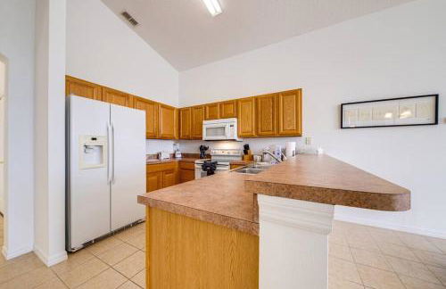 630- 3 Bedroom South facing Home with Pool Drenched in Florida Sunshine Perfect for Families - Foto 40