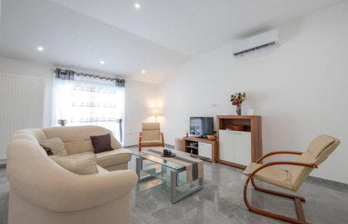 6 Bedroom Awesome Home In Prolozac - Foto 4