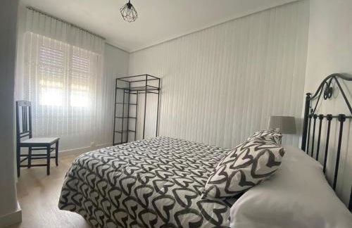 Bajo con terraza a 5 min de la playa (3 hab-6 per) - Foto 6