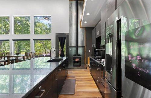 LUX Treehouse on Private Lake next to Lake Conroe with Game room, Paddleboards, Lake Views, and more! - Foto 70