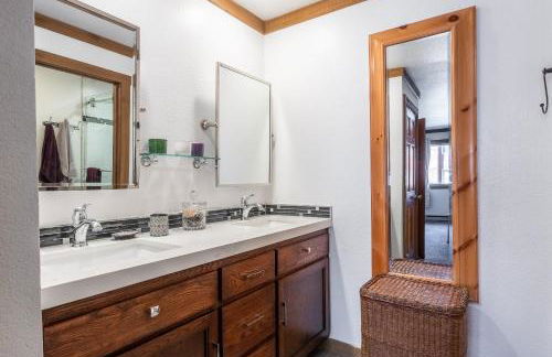 Brand New Listing! 5 minute walk to Canyon Lodge! Newly Updated Two-Bed, Two-Bath, Mountainback #14 - Foto 19