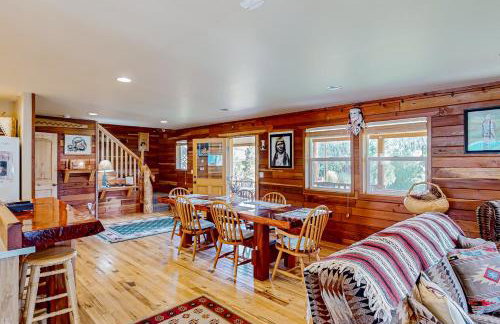 Rustic Cabin with Decks and Hot Tub in Garden Valley! - Foto 10