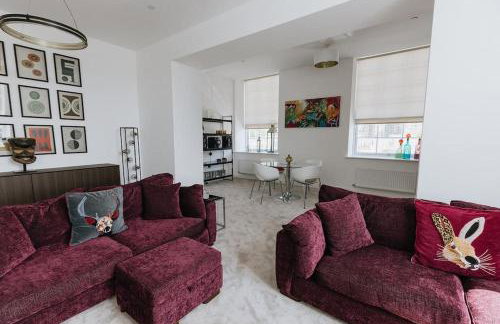 Grade II Mill Townhouse in Leeds with Free Parking which Sleeps 6 - Photo 21