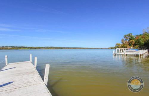 Modern Lake Geneva Condo with Year-Round Views - Foto 28