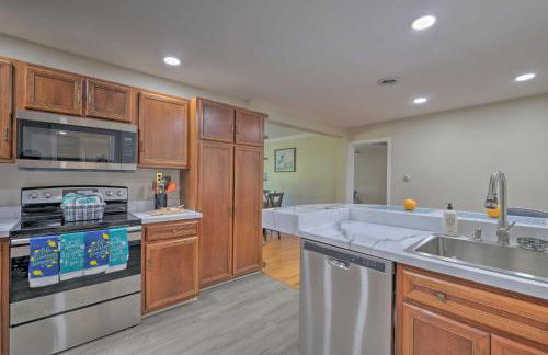 Coastal Edgewater Home with Private Hot Tub! - Foto 21