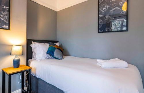 Lovely 4BDR home- Off street parking sleeps 7 - Foto 27