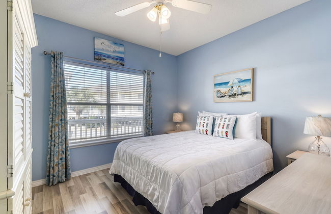 SPC 4133 Beautiful Tennis Court 2 bedroom with free beach set up for 2 by RedAwning - Foto 2