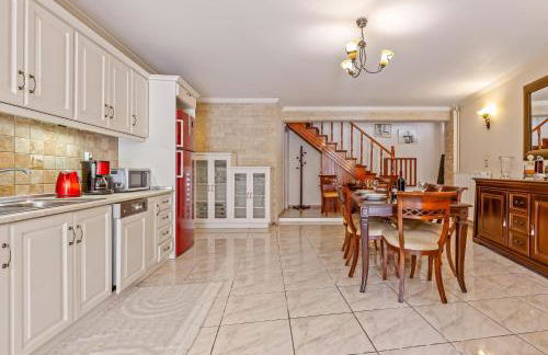 San Elias House - Photo 20