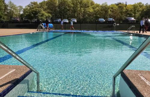 Pool and Beach Access! Lake Arrowhead Hideaway - Foto 43