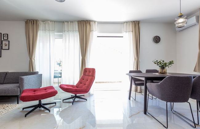 Exquisite Prestige Luxury Apartments With Shared Pool - Photo 28