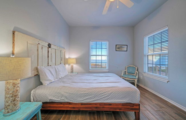 Balcony w/ Bay View Shared Pool + Boat Dock Fat Flounder by Avantstay - Foto 18