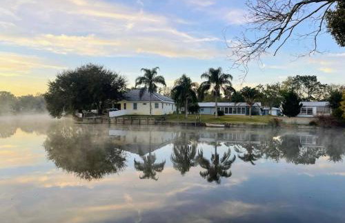 Private Tropical Waterfront Sanctuary w pool, hot tub & an island! Pet Friendly - Foto 3