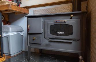 The Old Pumphouse Shepherds Hut with Hot Tub - Photo 39