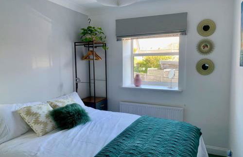 May Cottage - Heart of Vibrant Village & 10 mins Walk to Beach - Photo 11