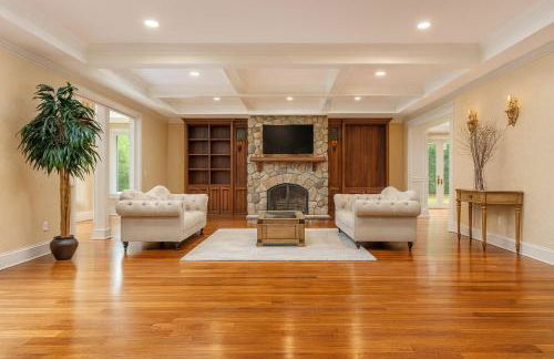 Luxury 7-Bedroom Villa with Pool in Glen Head - Foto 20