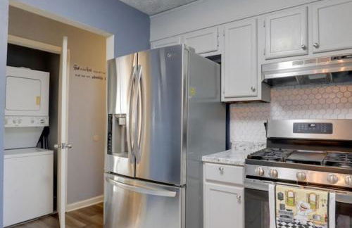 Modern Comfort Meets Classic Charm in Stonecrest - Foto 15