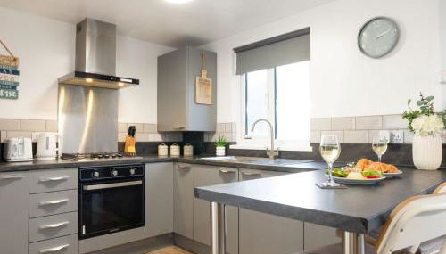 Chalet Hot Tub Lodge 1 by Interhome - Foto 2