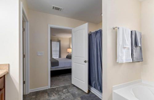 5BR Oasis with 3 Spa-Like Baths - Foto 33