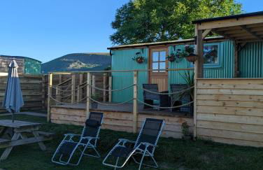 Red darren luxury hut - Photo 1