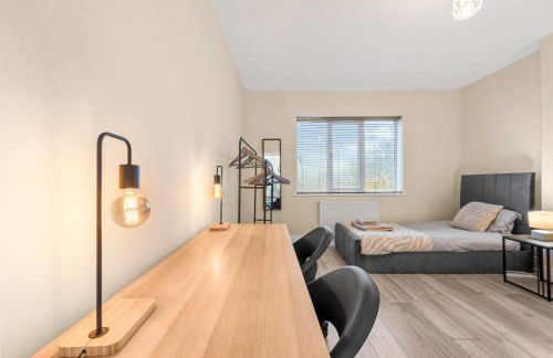 Spacious 6-Bed with Pool Table Desks in every room - Foto 17