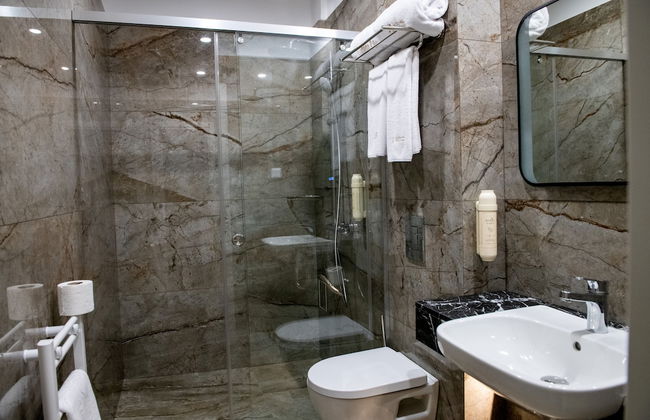 Agora Boutique - Photo 65