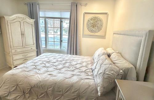 Cozy 4BR 3BA Home- Train to NYC, USOpen, CitiField Mets, MSG, Walk to Harbor & Golf - Photo 13