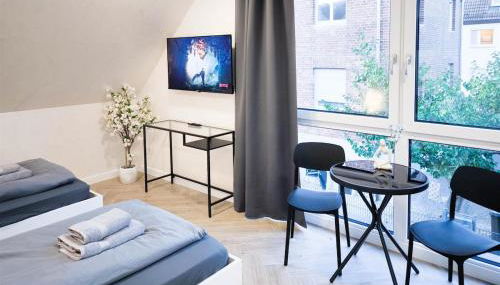 ALFA Stuttgart Doppelzimmer Teeküche Porsche Bosch l Gemeinschaftsbad WIFI SmartTV l Double room with kitchenette and shared bathroom BS21A9 - Foto 2, towels