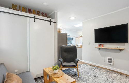 Pet-Friendly Kent Vacation Rental, Walk to Lake! - Foto 17