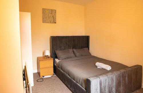 Mansfield House - Sleeps 10, Free Parking, WiFi - Weekly & Monthly Stay Deals! - Foto 7