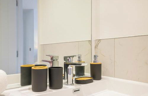 Stylish 2BR 2BA Flat in Gravesend Sleeps 4 - Foto 9