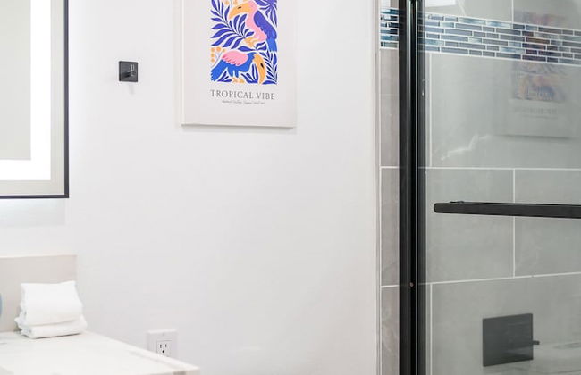 Not Affected by the Fire/modern 5BR Home With Full Amenities & Parking #2 - Foto 43