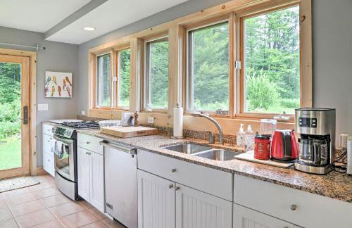 Berkshires Home on 11 Acres with Pond and 2 Fire Pits! - Foto 11