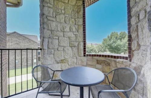 The Castle by the Lake with Pool and Balcony near Grandscape - Foto 114