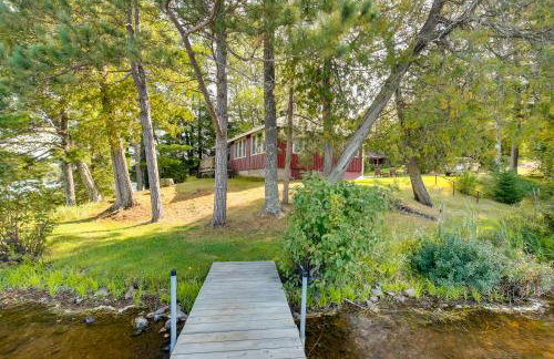 Cozy Lakefront Cabin with Indoor Gas Fireplace! - Foto 26