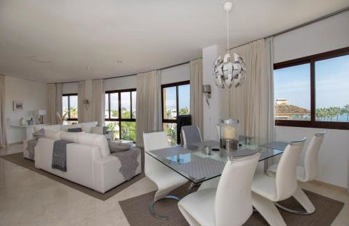 Bellavista Marbella - Stunning Beachside Luxury Penthouse Apartment - Photo 2