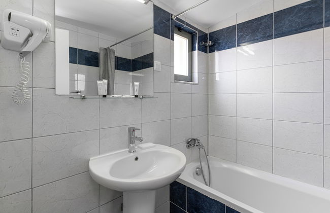 Sunrise Village Hotel - Photo 21