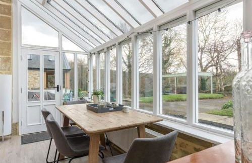 10 Bed Stunning House in village, with Hot Tub - Photo 33