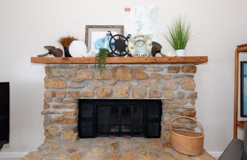 4 Bedroom Lakefront Home with Private Beach on Cedar Point Chaussee - Photo 23