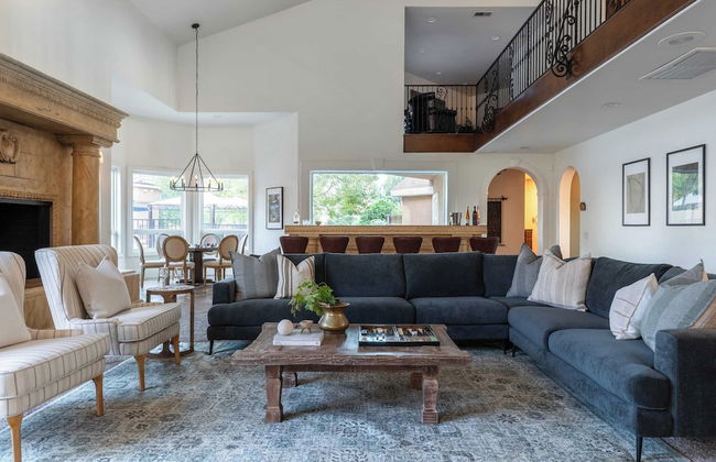 Wilson Creek Manor By Avantstay Sleeps 10! Amazing Estate w/ Pool & Game Room - Photo 10