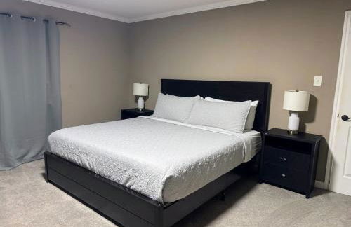 4-Bedroom Home with Private Pool in Euless - Foto 3