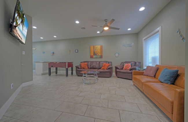 Ridley Retreat Community Pool, Mins to the Beach Corpus Christi + Port A - Foto 7