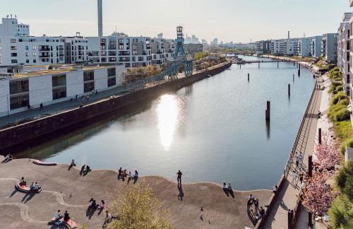 Stylish Riverfront Penthouse with Skyline View - Foto 31