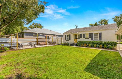 Sunny Citrus Escape Min to Midtown & Dog-Friendly - Foto 19