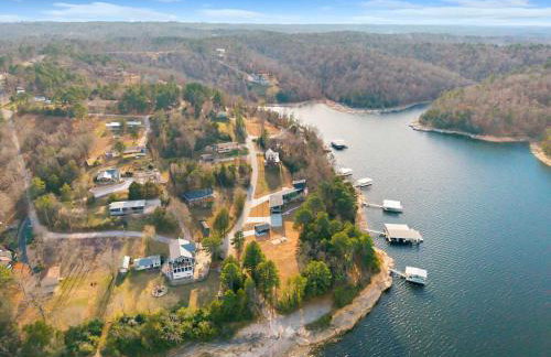 Lakeside Luxe-Lake Access-Hot Tub-Amazing Patio - Foto 36