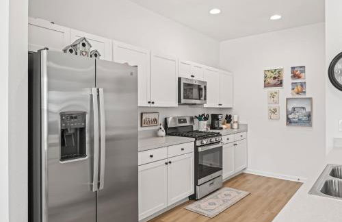 928 Z5 VILLAGE OF LAKE DENHAM by REMAX Premier - Foto 1