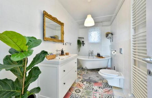 3 Bedroom Cozy Home In Gornje Plavnice - Foto 9