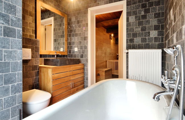 Walk Luxury Stay With Pool - Photo 27