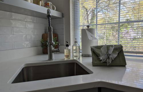 NEW! 2Br1Ba Convenient to 9th St, NCSSM - Foto 8