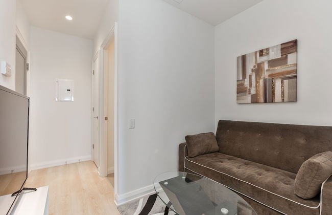 QuickStay - Chic in Yorkville (Yonge & Bloor) - Photo 19